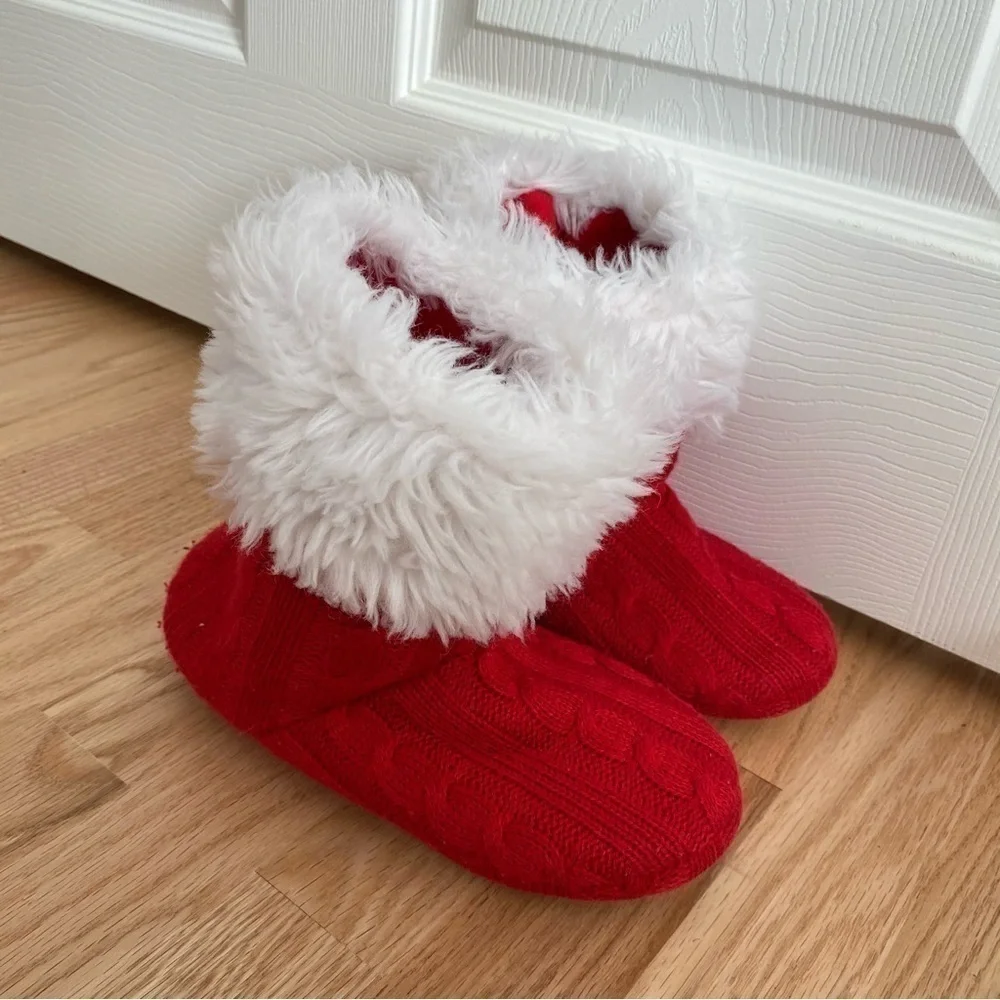 American Girls Red Knit Christmas Slippers Medium 3.5-5 Kids Youth White